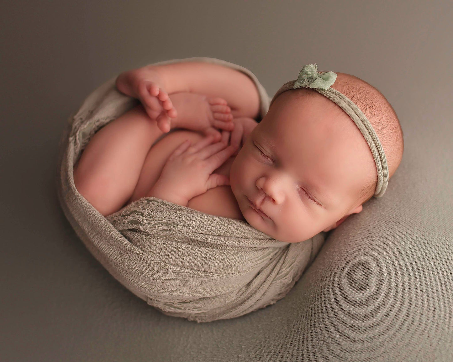 * Tiny Chiffon Perfect bow Tieback