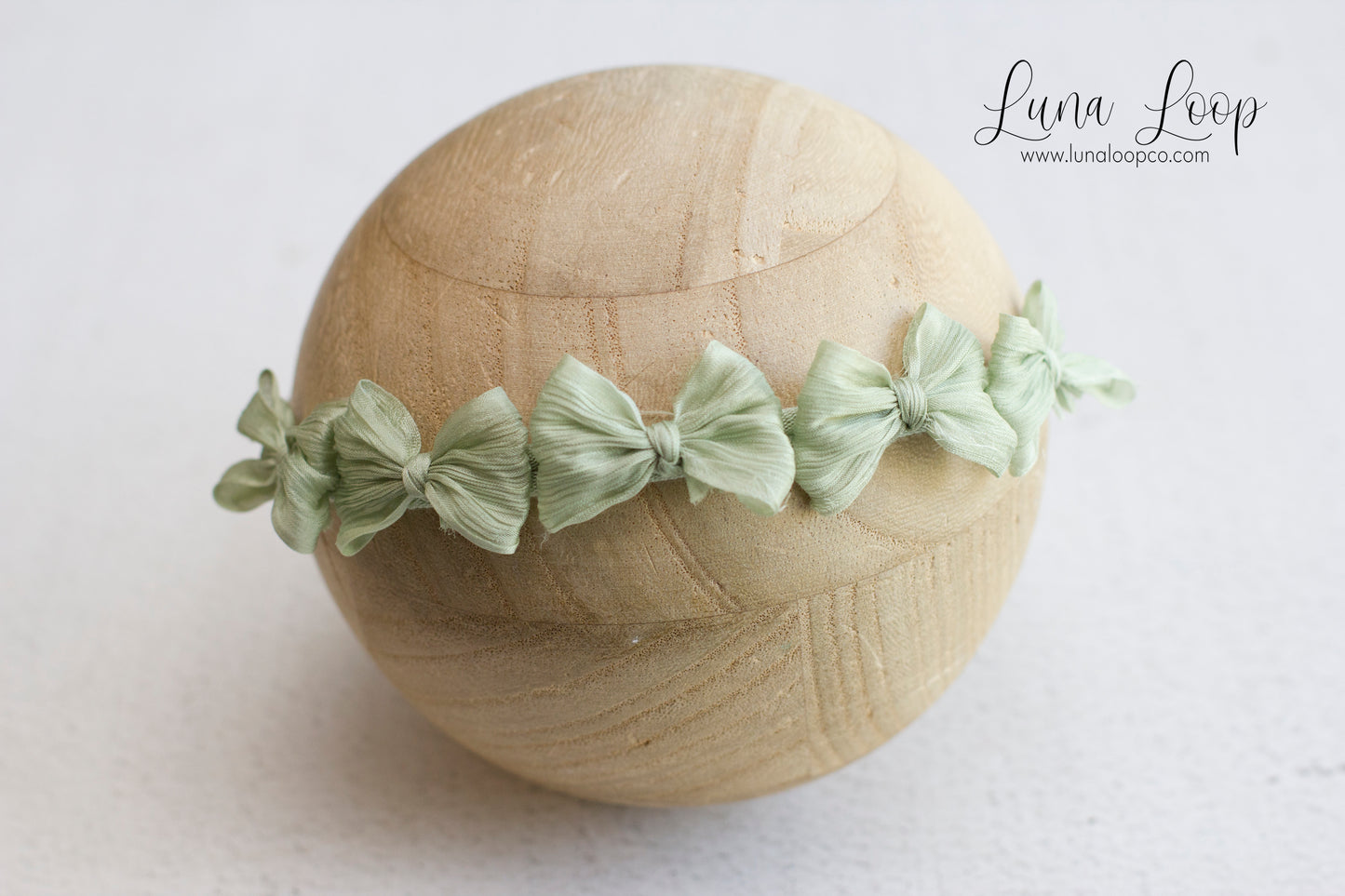 Green | Sage Crinkle Multi bow