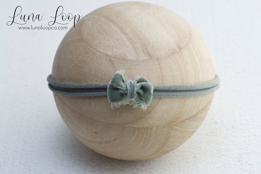 TINY Velvet bow - Light Olive