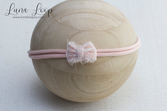 TINY Velvet bow - Pink