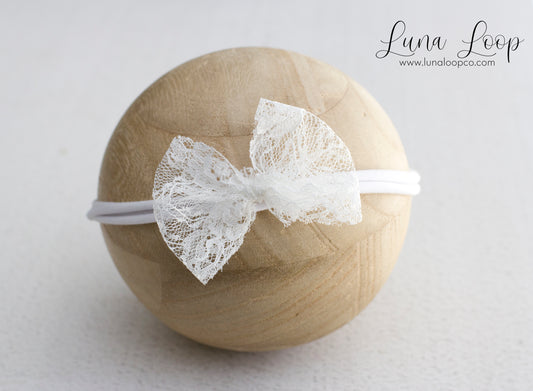 White | Lace Grande bow