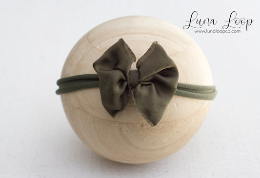 Green | Olive Grande bow