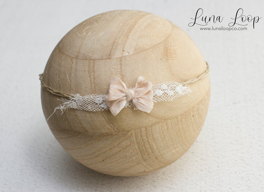 Cream | Tiny Lace Bow