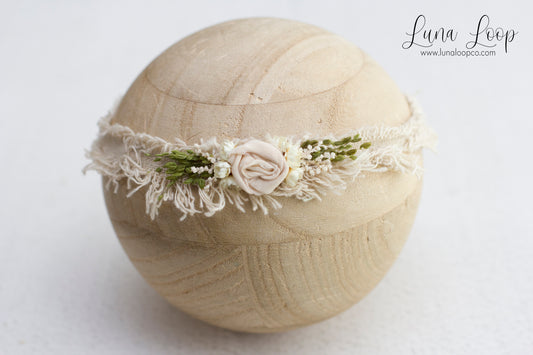 Cream | Flower tieback
