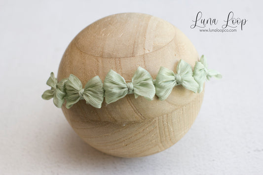 Green | Sage Crinkle Multi bow