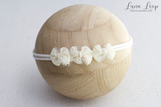 Cream | trio bow