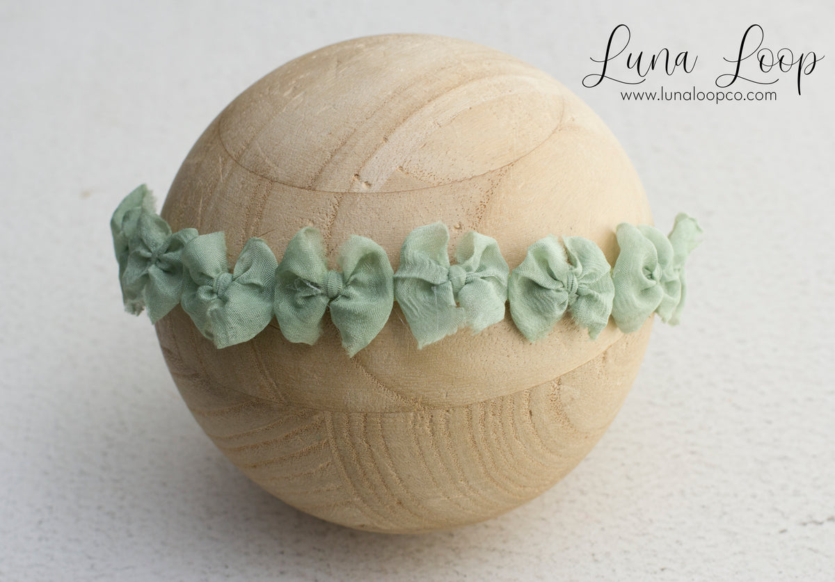 Green | Tiny multi bow tieback