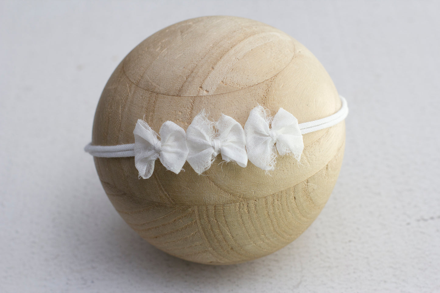$7 White | trio bow