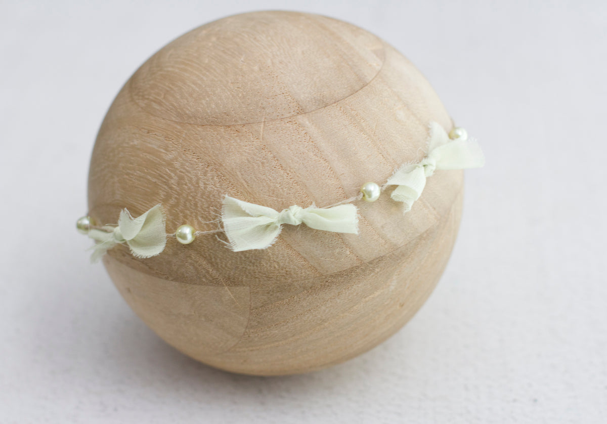 Green | Itty Bitty bow bead