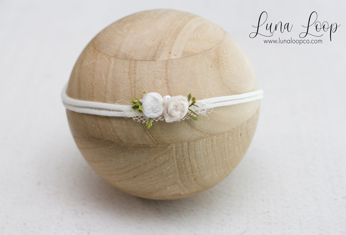 $ White | rosette