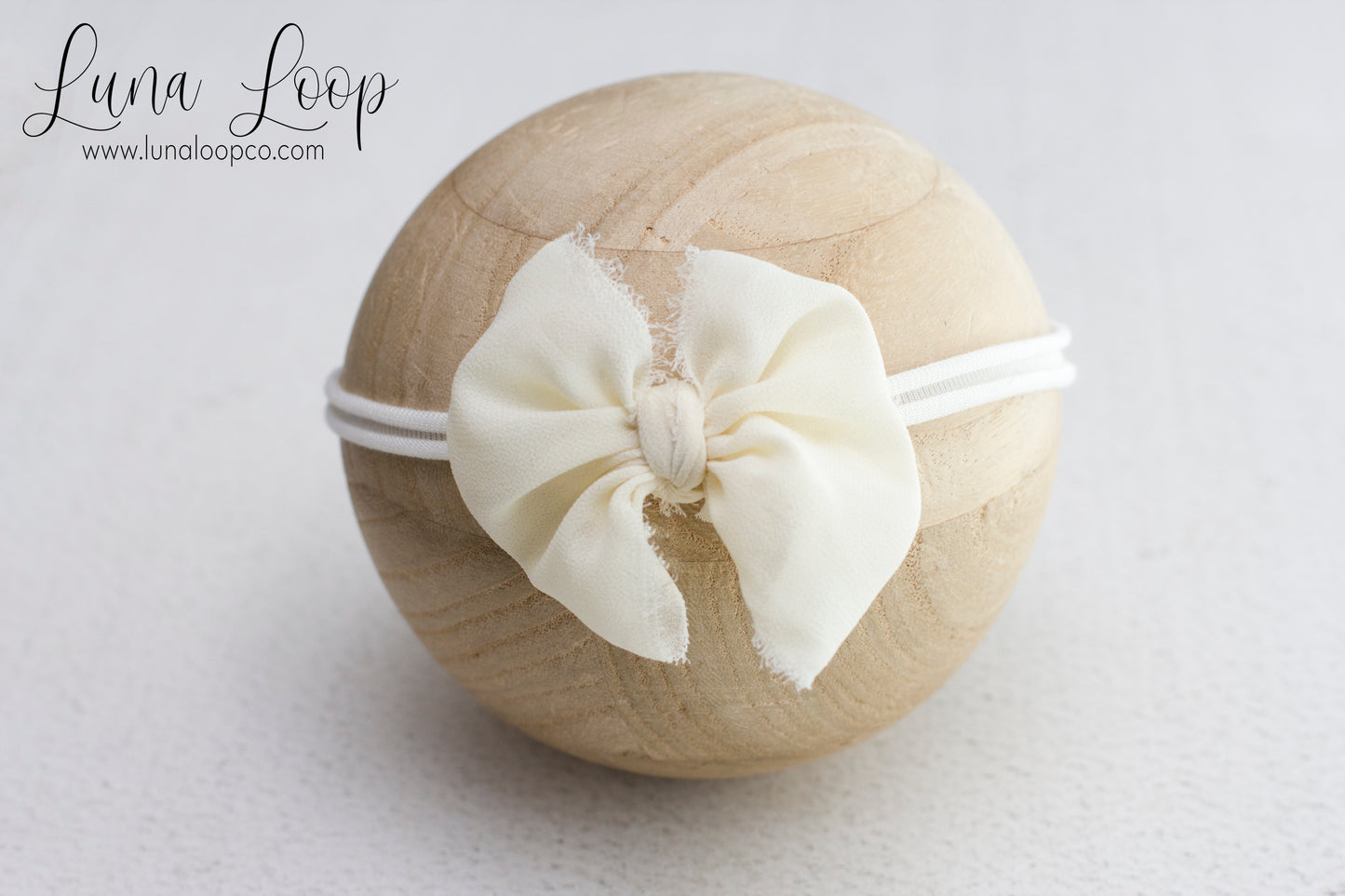 White | Off White Grande bow