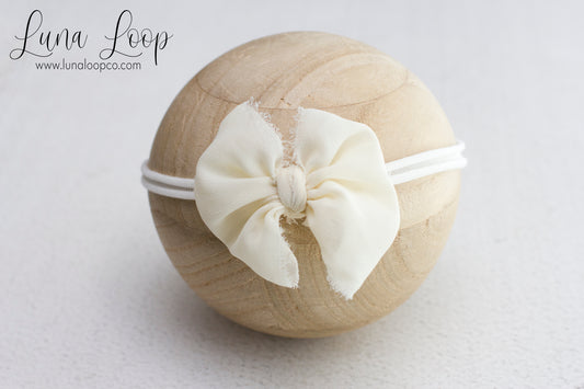 White | Off White Grande bow