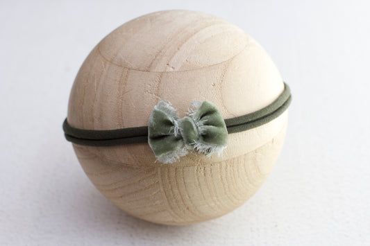 Green | Moss Velvet Bow