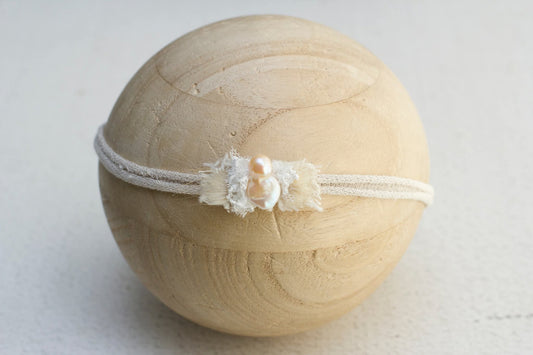 Cream | Dainty pearl tieback